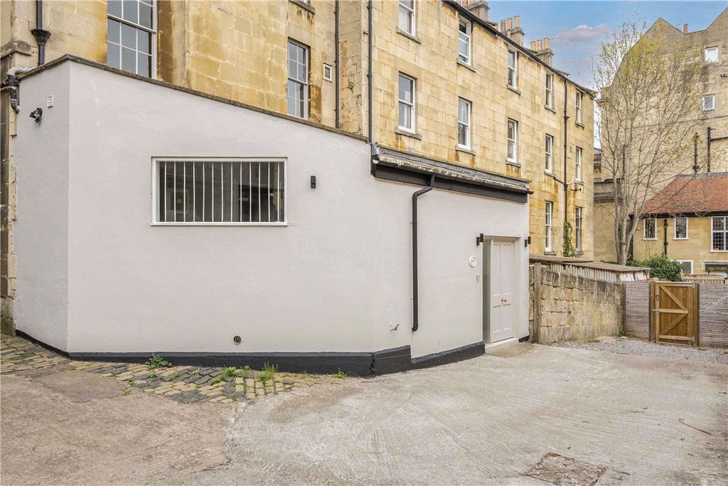 Property photo 2 of 15 Picture No. 20