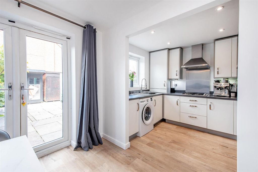 Property photo 3 of 18 Kitchen/Diner