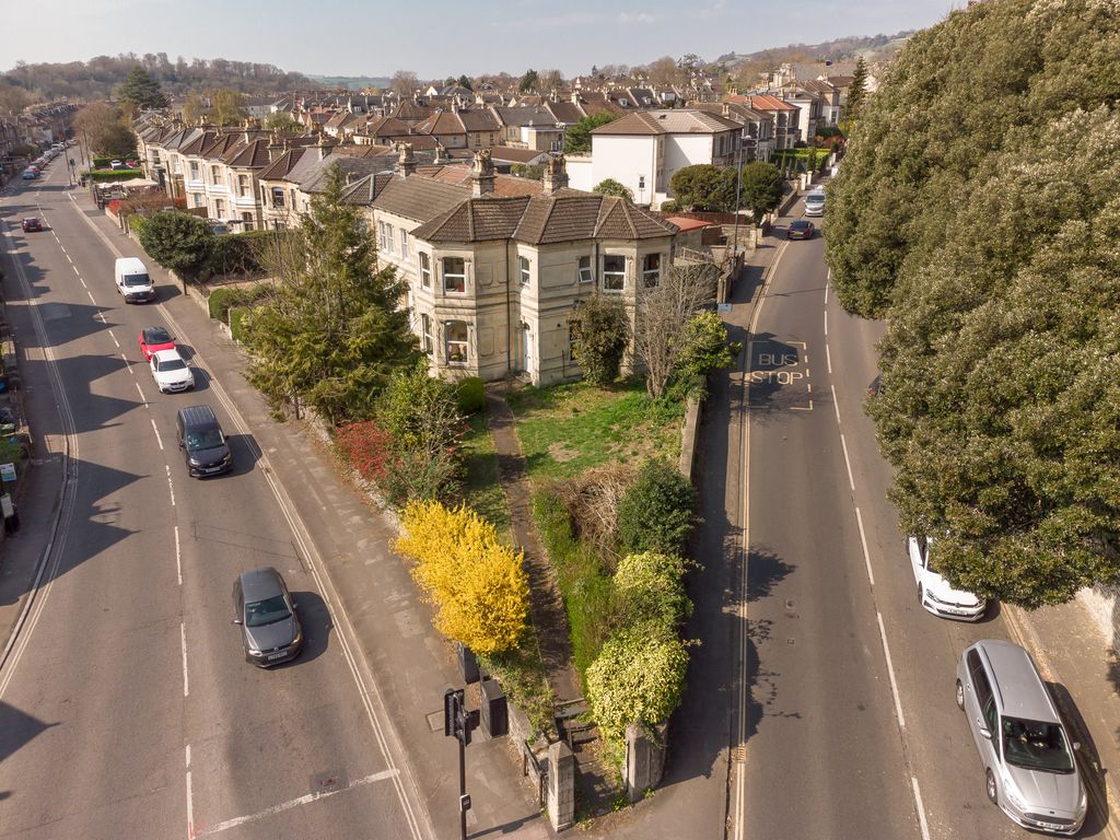 Property photo 1 of 22 2 Newbridge Road-2