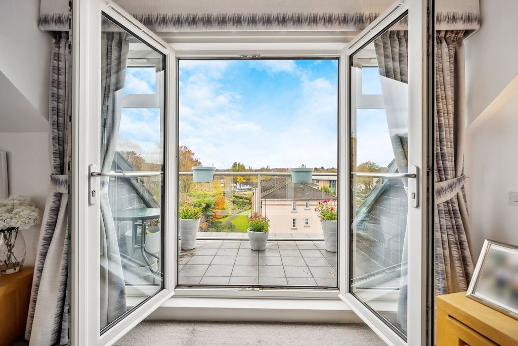 Property photo 3 of 25