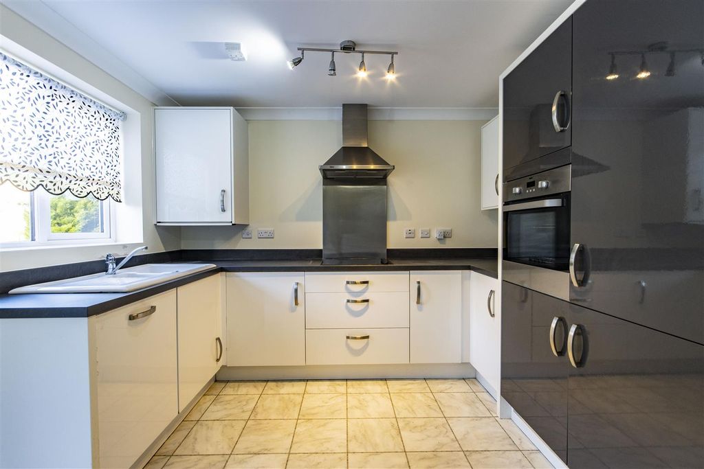 Property photo 3 of 14 Kitchen/Diner
