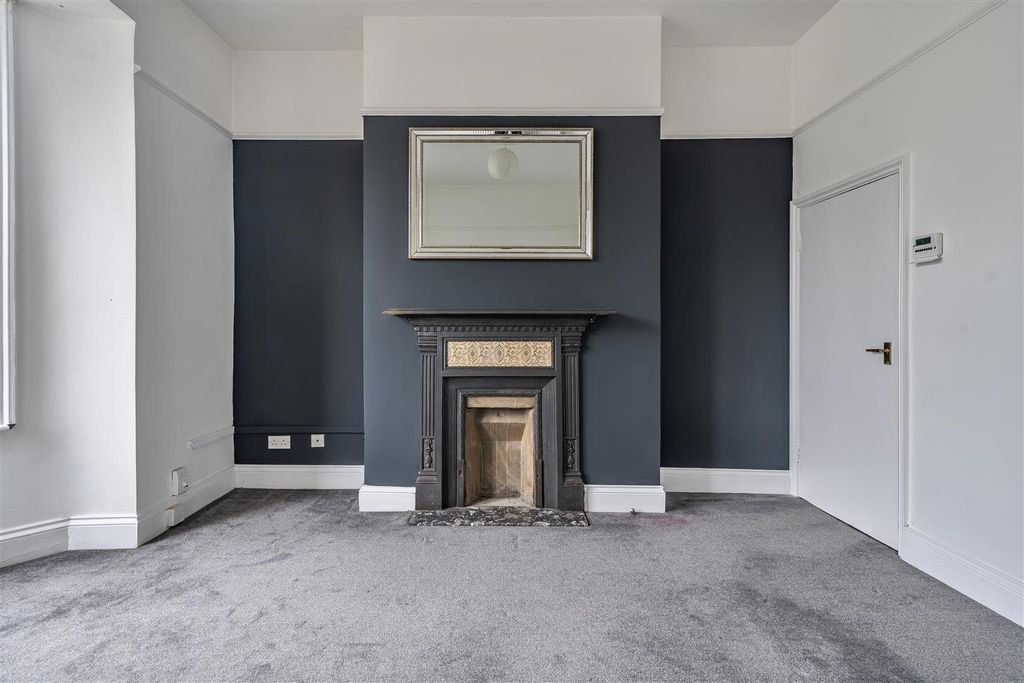 Property photo 2 of 11 1397331-9-695Fba5d29d42.Jpg