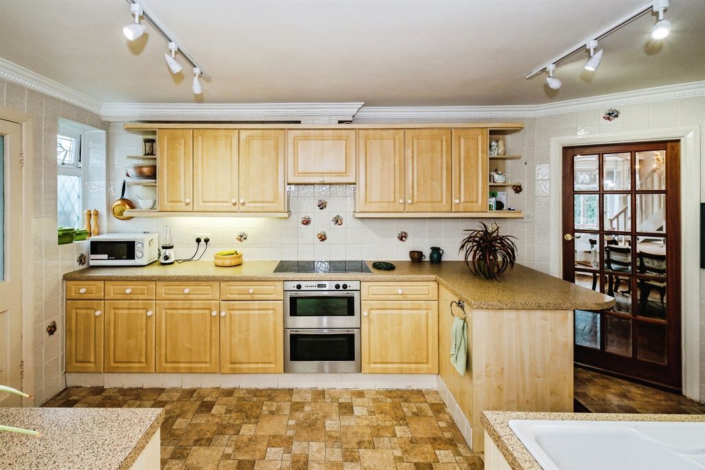 Property photo 2 of 20