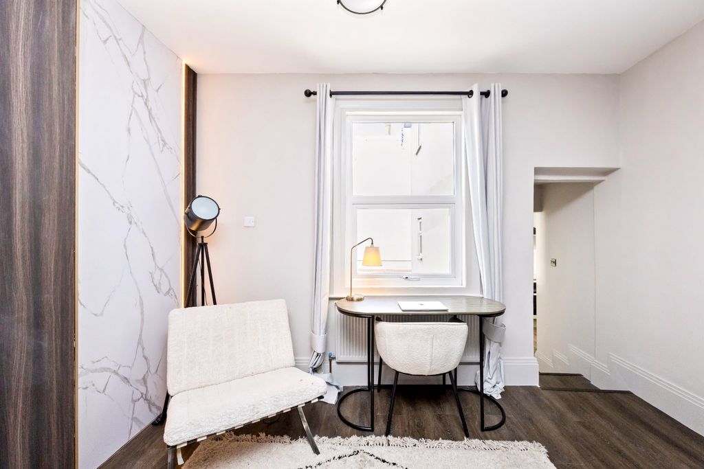 Property photo 3 of 23 4972252