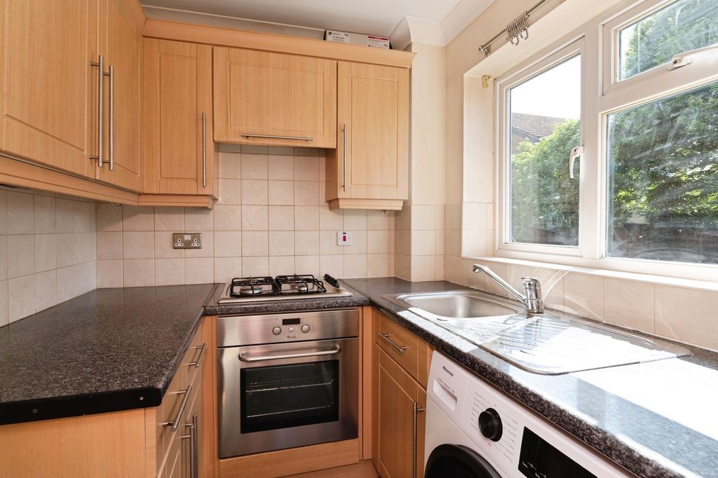 Property photo 3 of 17 Kitchen