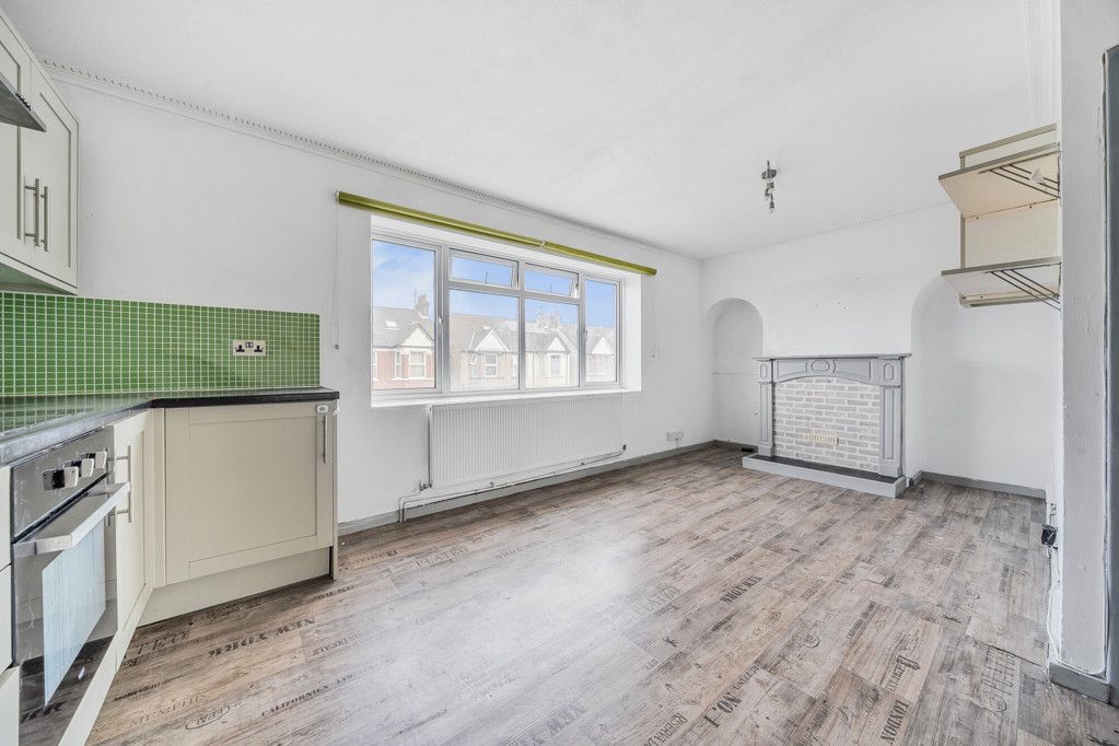 Property photo 3 of 15 Kitchen/Lounge