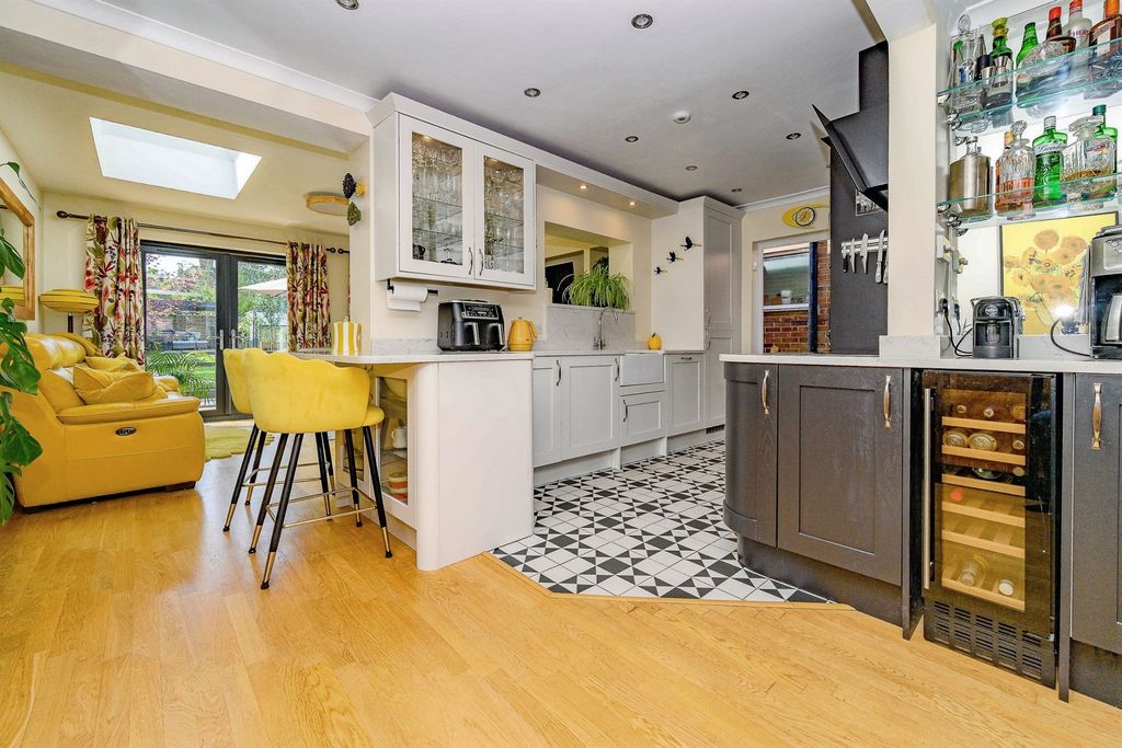 Property photo 3 of 16