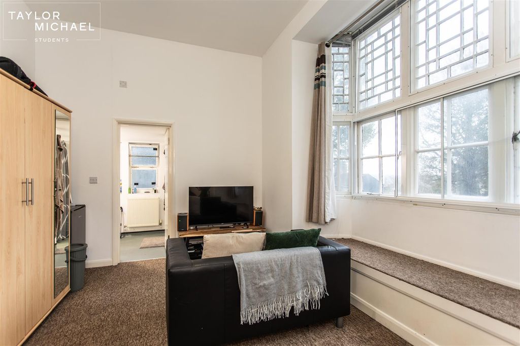 Property photo 3 of 13 Bedroom