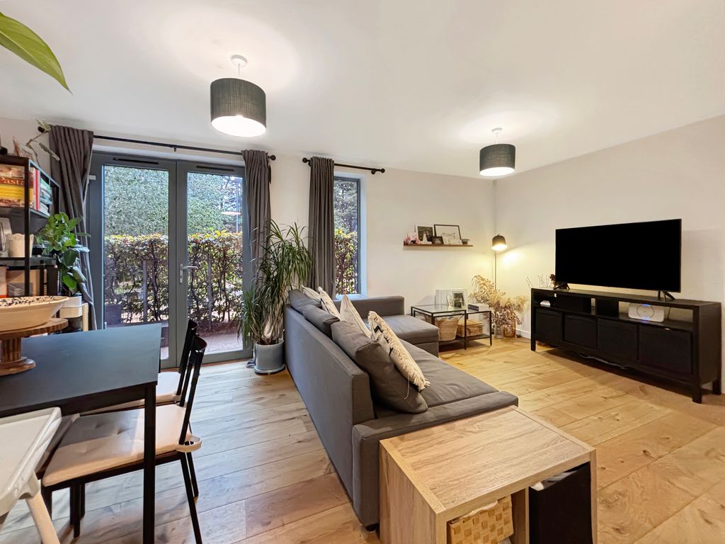 Property photo 3 of 16 c051869472ce3B0d18F6c6236c298B67B7882d3A