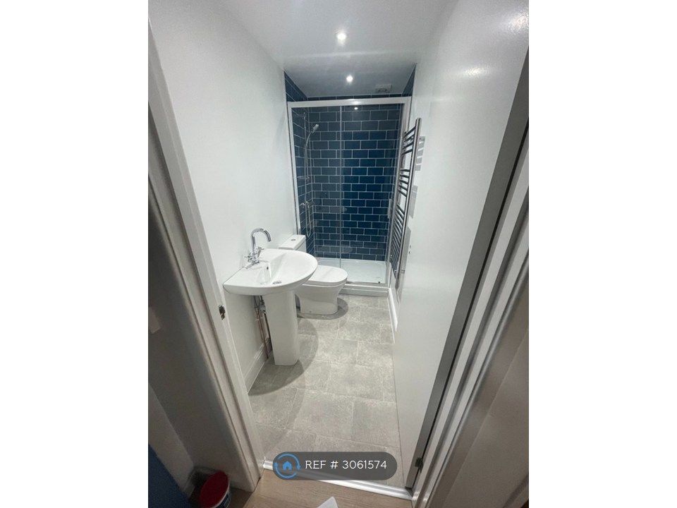Property photo 3 of 9 Bathroom