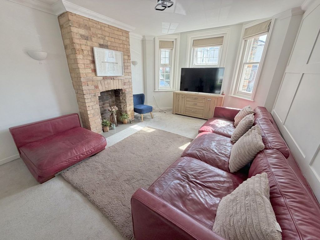 Property photo 3 of 21