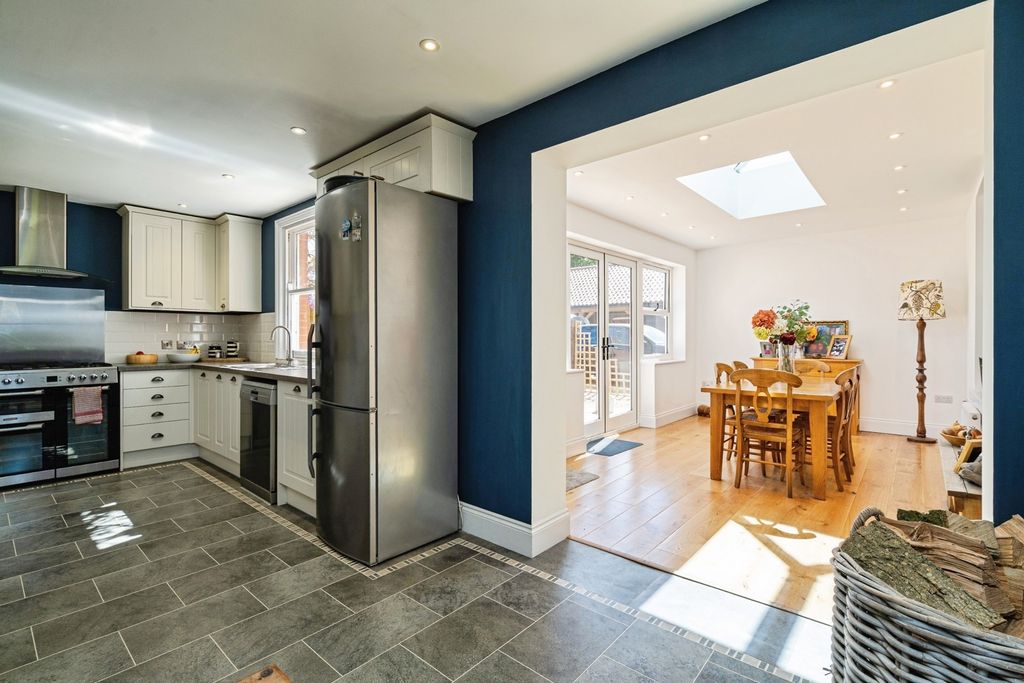 Property photo 2 of 30 Pbox-Img.Jpg