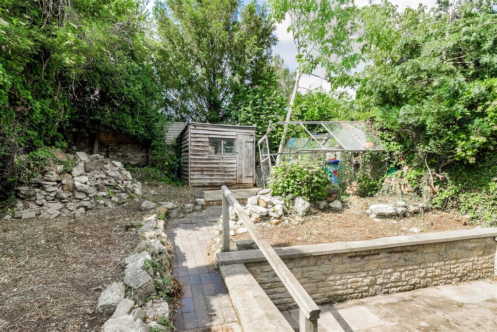 Property photo 3 of 12