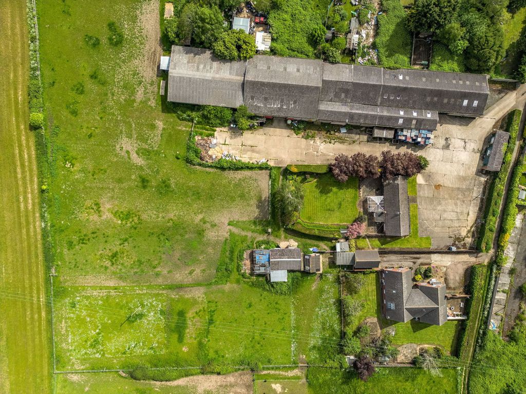 Property photo 2 of 11