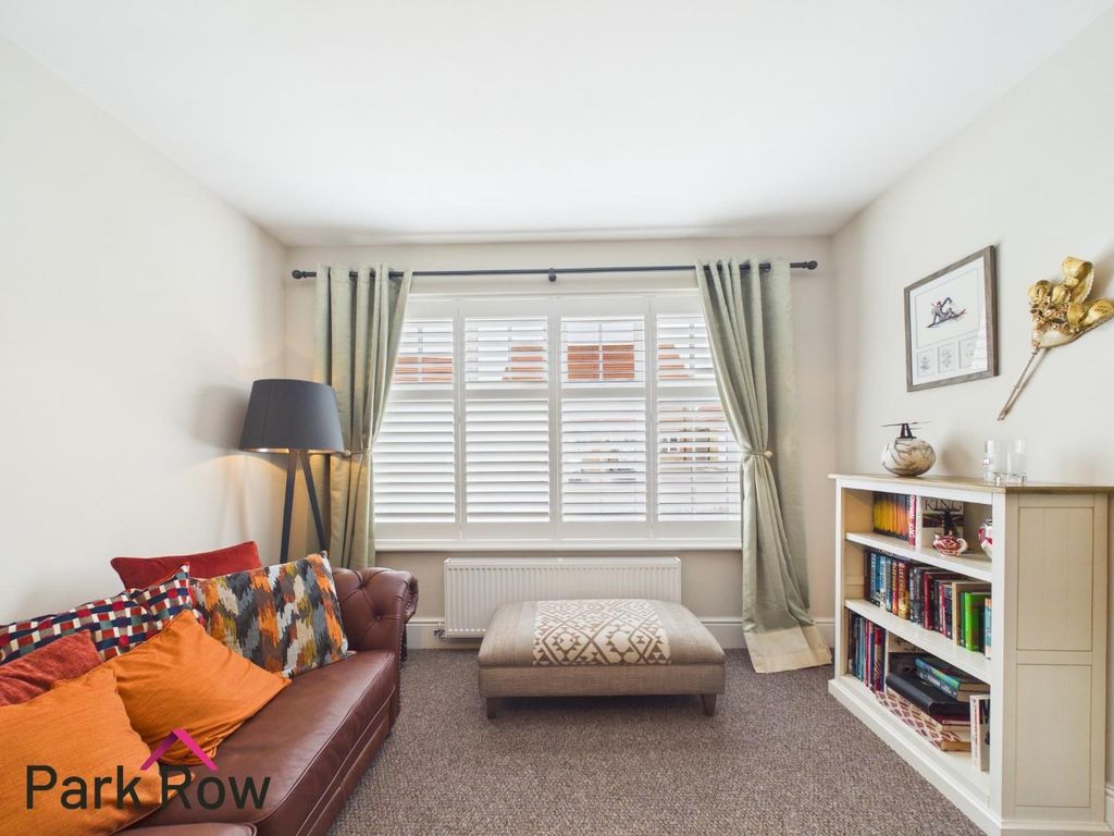 Property photo 2 of 32