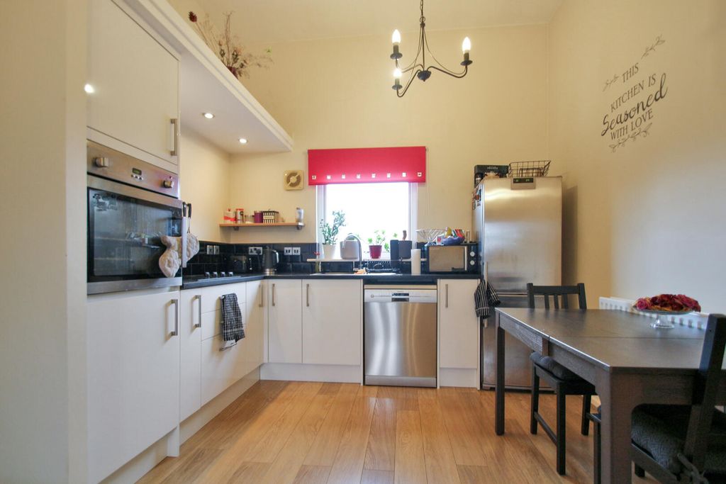 Property photo 2 of 9 Kitchen