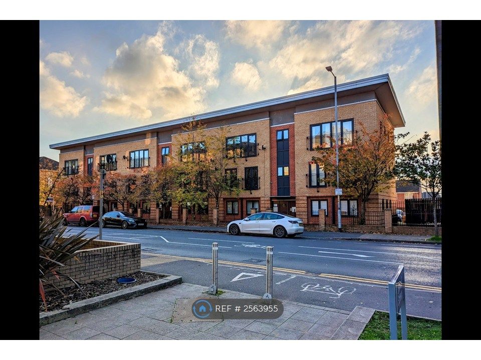 Property photo 1 of 9 Apartment Block