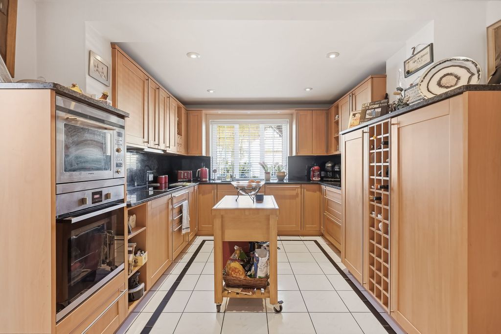 Property photo 3 of 14
