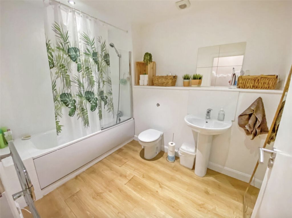 Property photo 3 of 6 3. Bathroom.Png