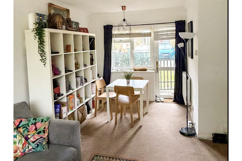 Property photo 2 of 10 Sitting Room