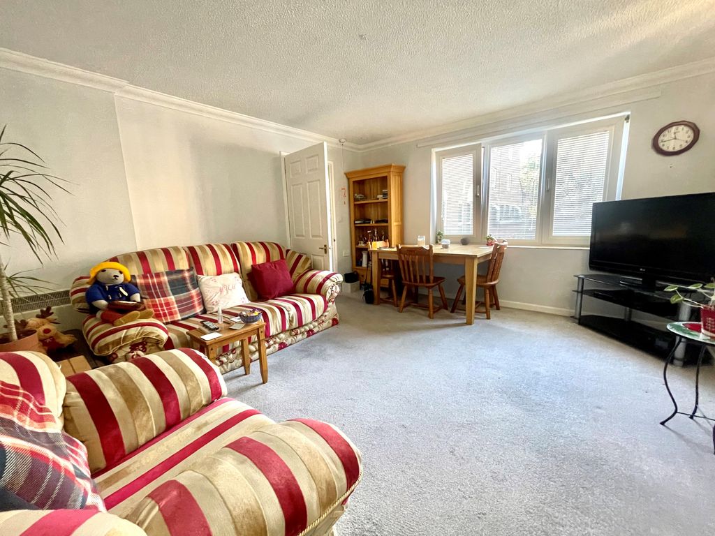 Property photo 2 of 8