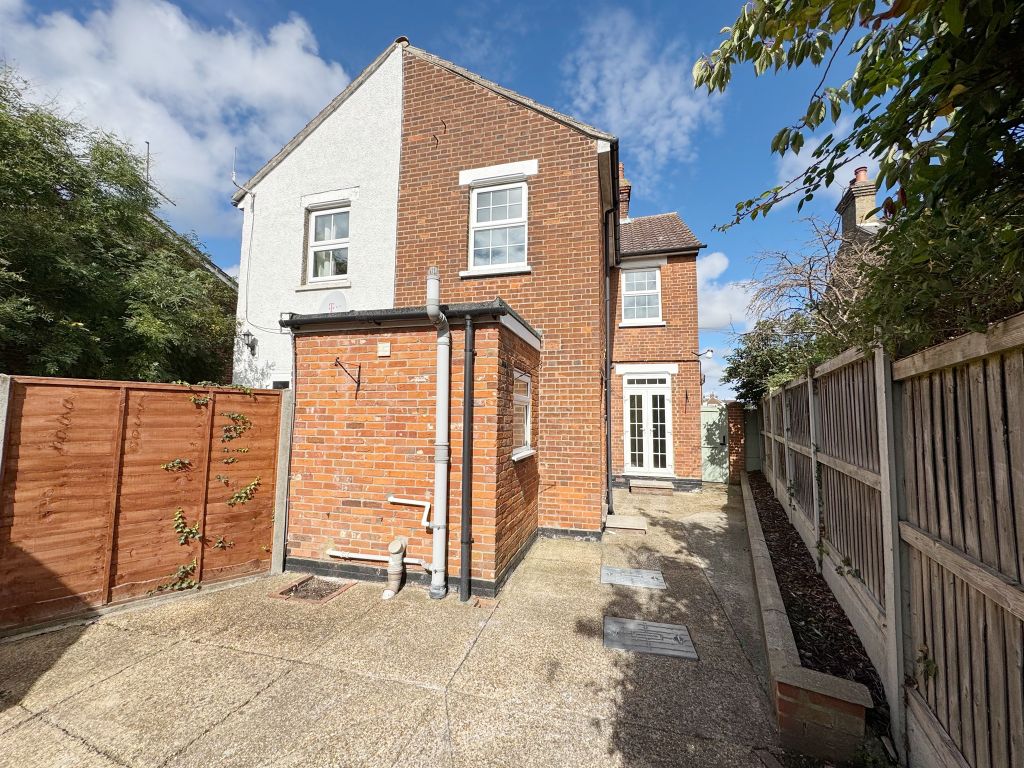 Harwich Road, Colchester CO4, 3 bed semi-detached house for sale, £ ...