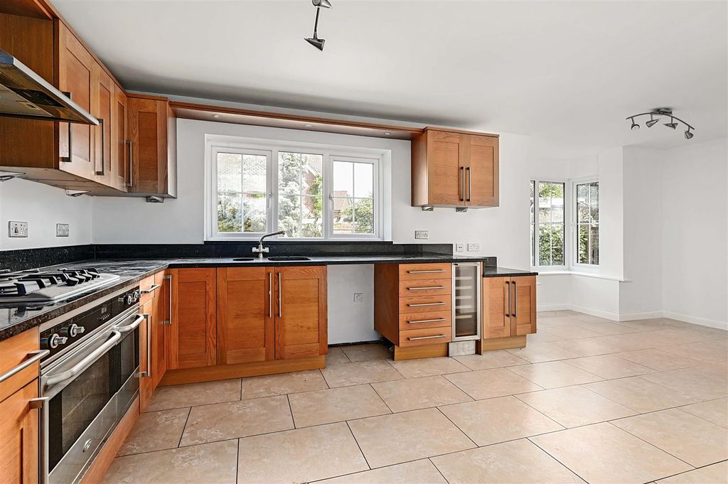 Property photo 2 of 18 Kitchen/Breakfast Room
