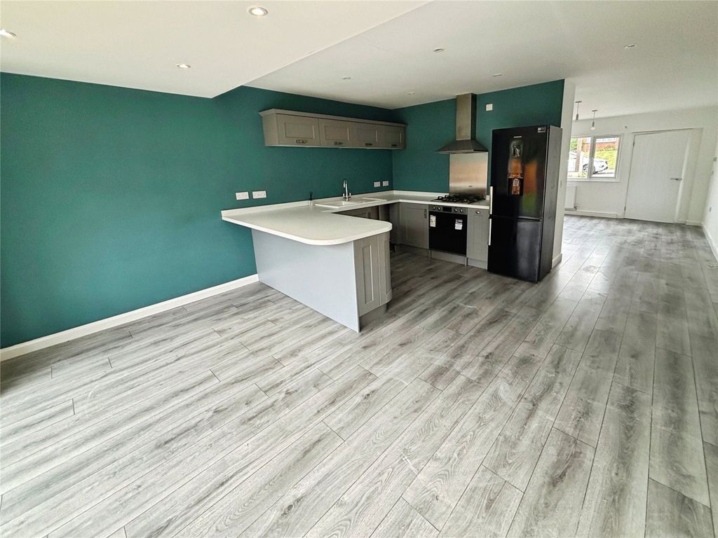 Property photo 2 of 10 Open Plan Layout