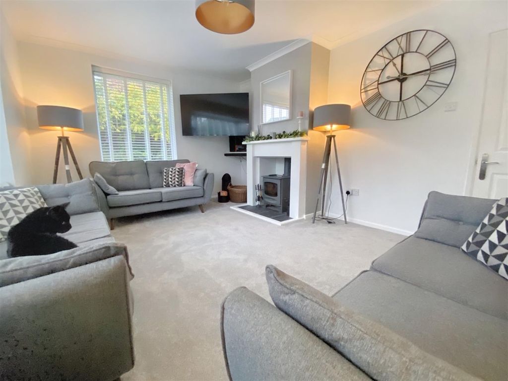 Property photo 2 of 10 Sitting Room