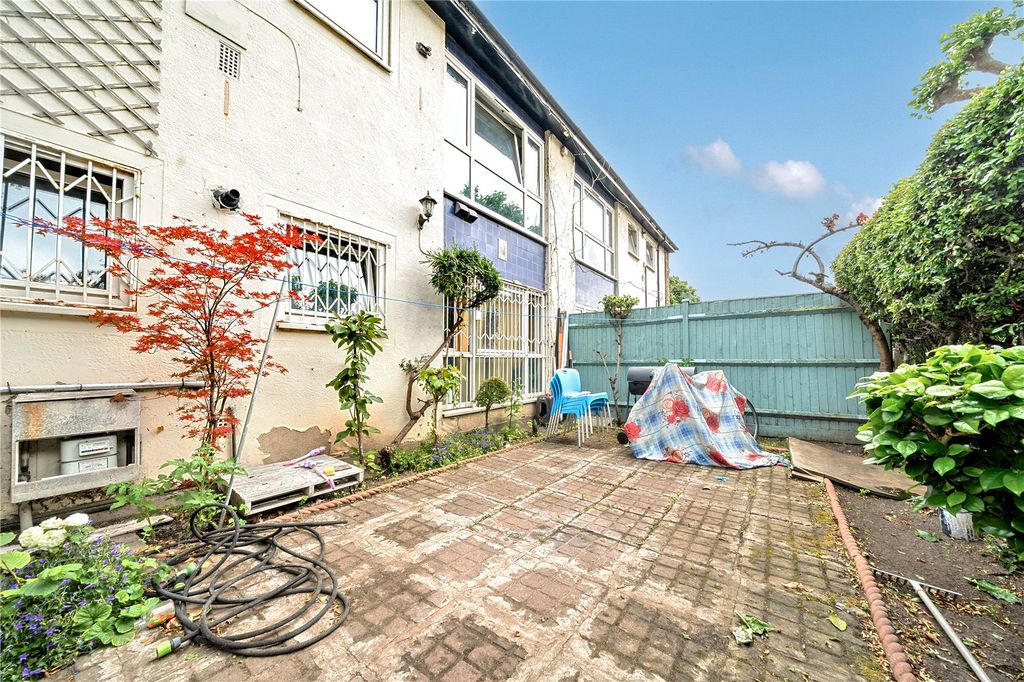 Property photo 2 of 16 Picture No. 14