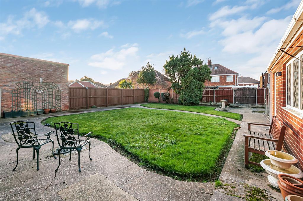 Property photo 2 of 19 21 Riversdale Drive3.Jpg