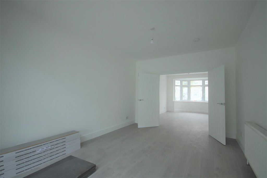 Property photo 2 of 15 Lounge 4.Jpg