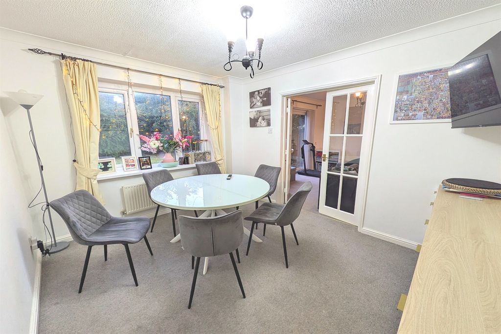 Property photo 3 of 14 Dining Room