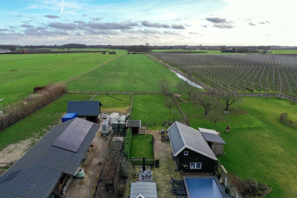 Property photo 3 of 59