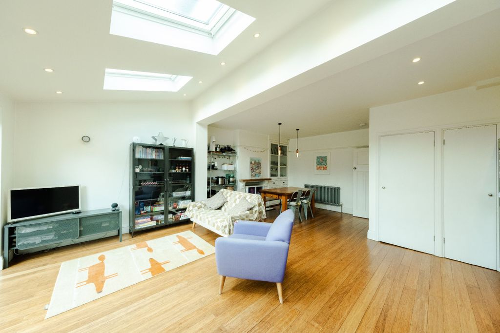 Property photo 3 of 23