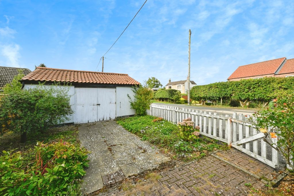 Property photo 2 of 17 Photo