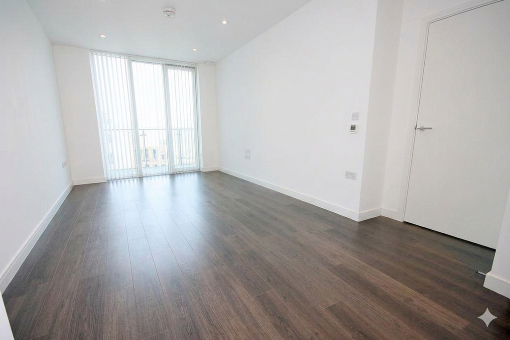 Property photo 3 of 16 2 Bedroom 2 Bathroom Flat In Croydon For Rent