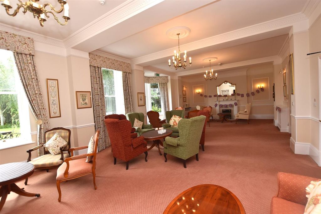Property photo 2 of 30 Residents' Communal Lounge