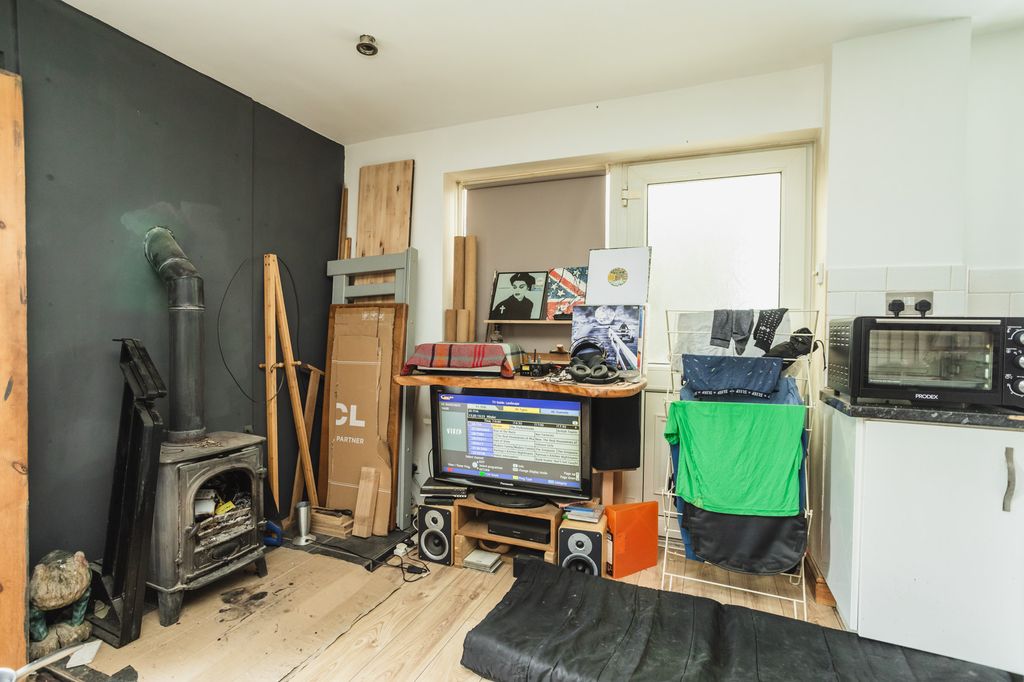 Property photo 3 of 18