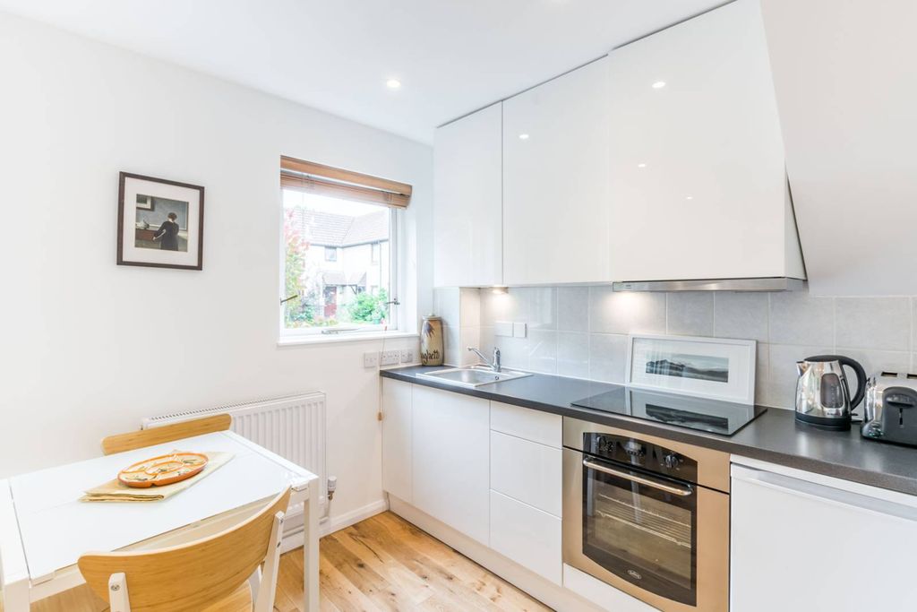 Property photo 2 of 8