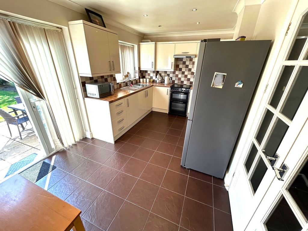 Property photo 3 of 23