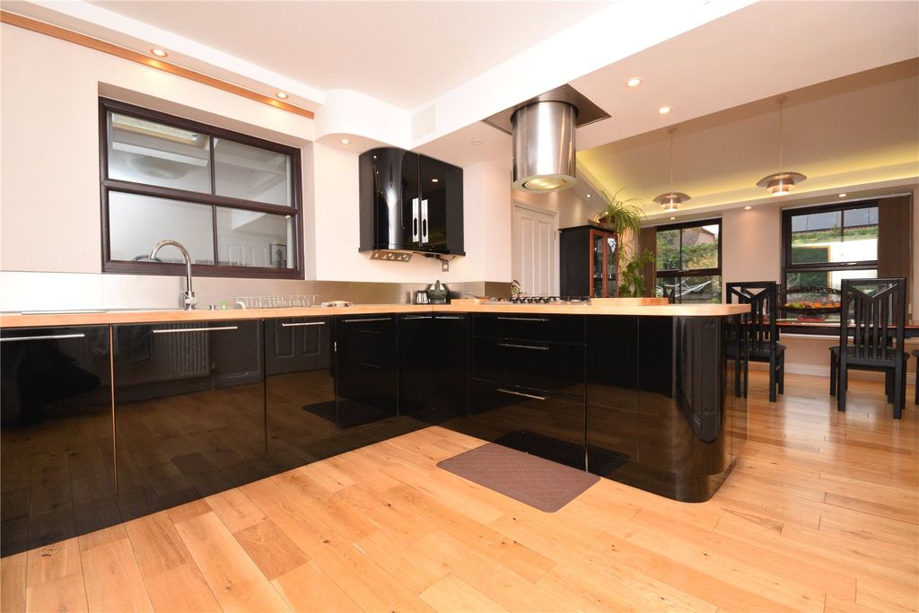 Property photo 3 of 30 Picture No. 23