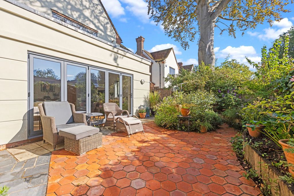 Property photo 2 of 20