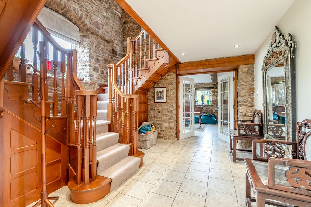 Property photo 2 of 48