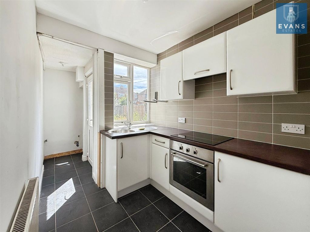 Property photo 2 of 11 Refitted Kitchen
