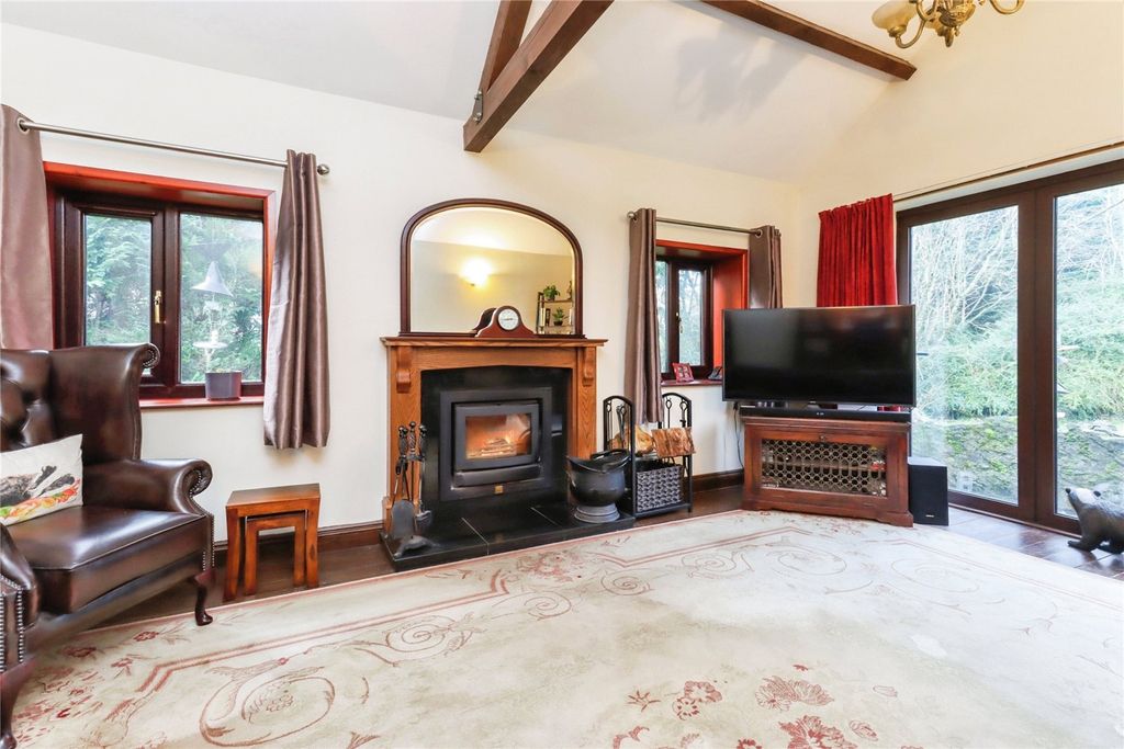 Property photo 3 of 19 Living Room