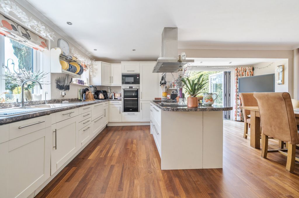 Property photo 3 of 17 1492368-2-6A4E473...