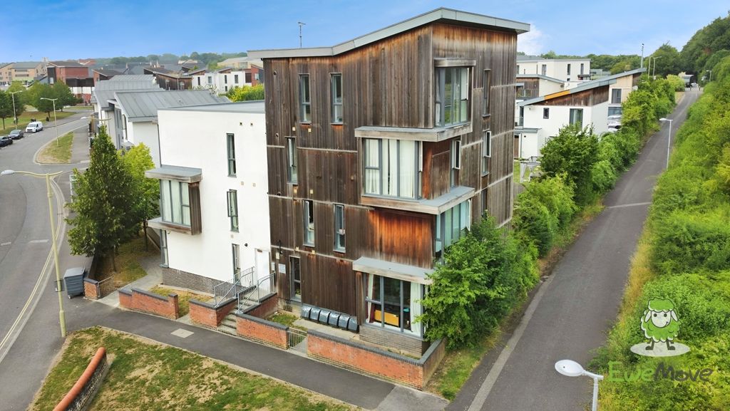 Property photo 1 of 13 Be0Eddcf-91298952-9F11-431c-B971-d9B13455249A