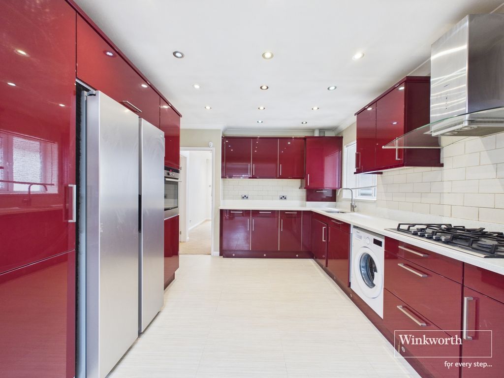 Property photo 3 of 12 Kitchen