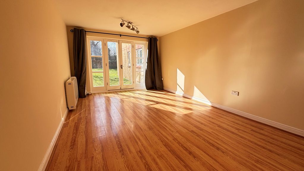 Property photo 3 of 7 Living Room